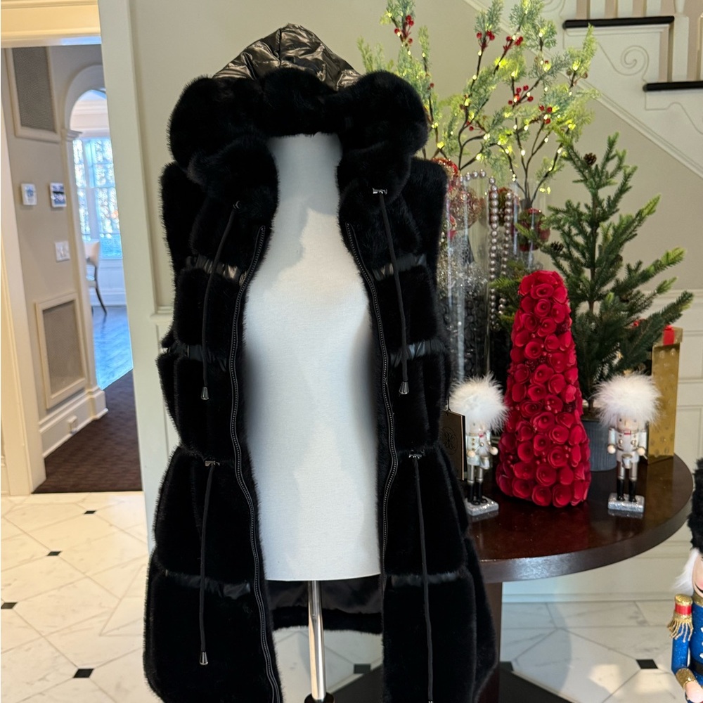 Elegant Black Faux Fur Hooded JacketNWT